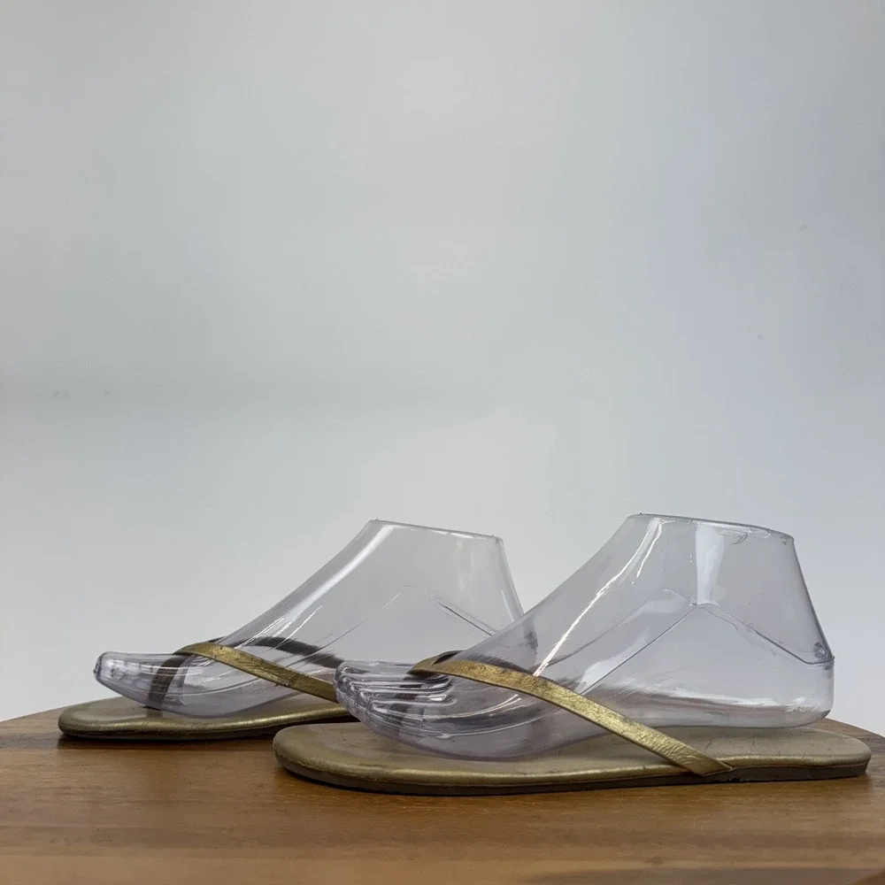 Womens Tkees Metallics Gold Leather Thong Flip Flops Shoes Sandals Size‎ 7 M GUC - Picture 2 of 8
